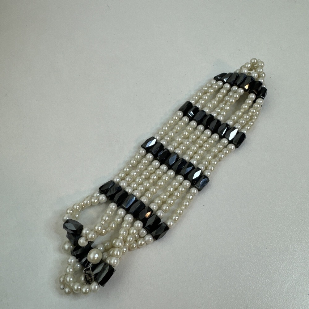 MAGNETIC FAUX PEARL NECKLACE BLACK BEADS ON 52" ADJUSTABLE STRAND - Picture 5 of 6